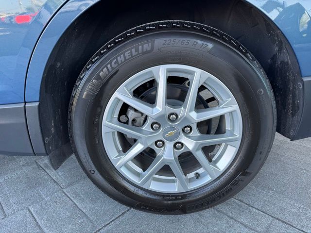 2024 Chevrolet Equinox LS photo 2