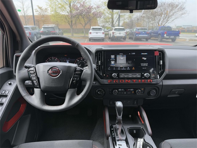 2025 Nissan Frontier Crew Cab PRO-4X photo 2