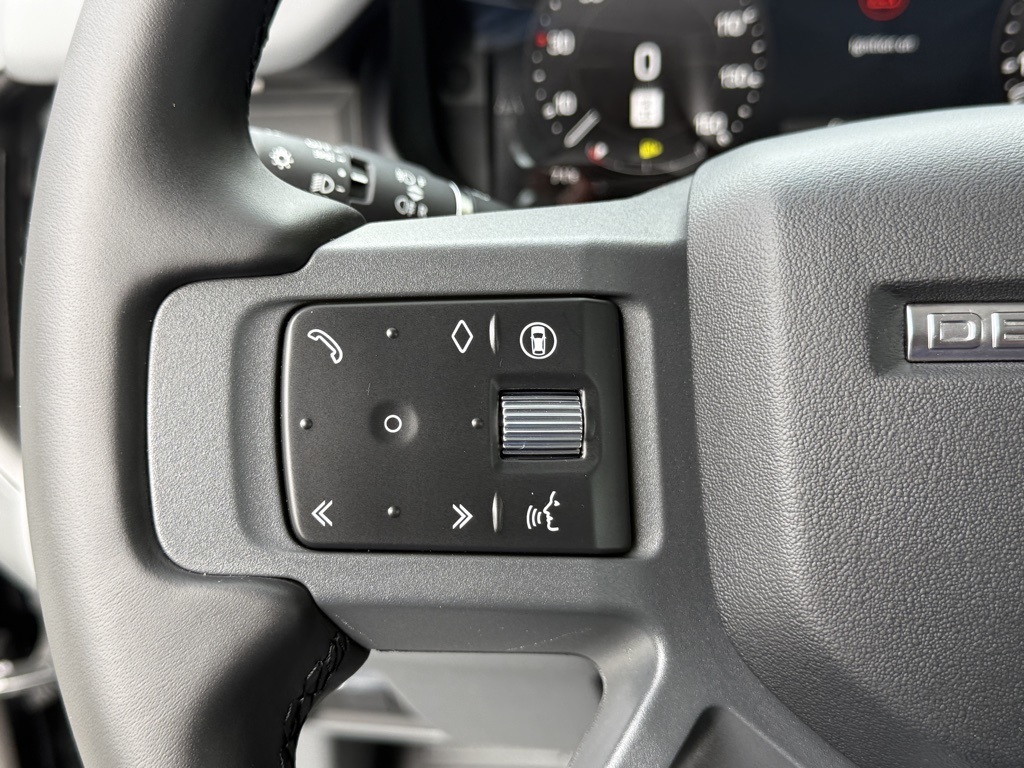 2025 Land Rover Defender 130 S photo 16