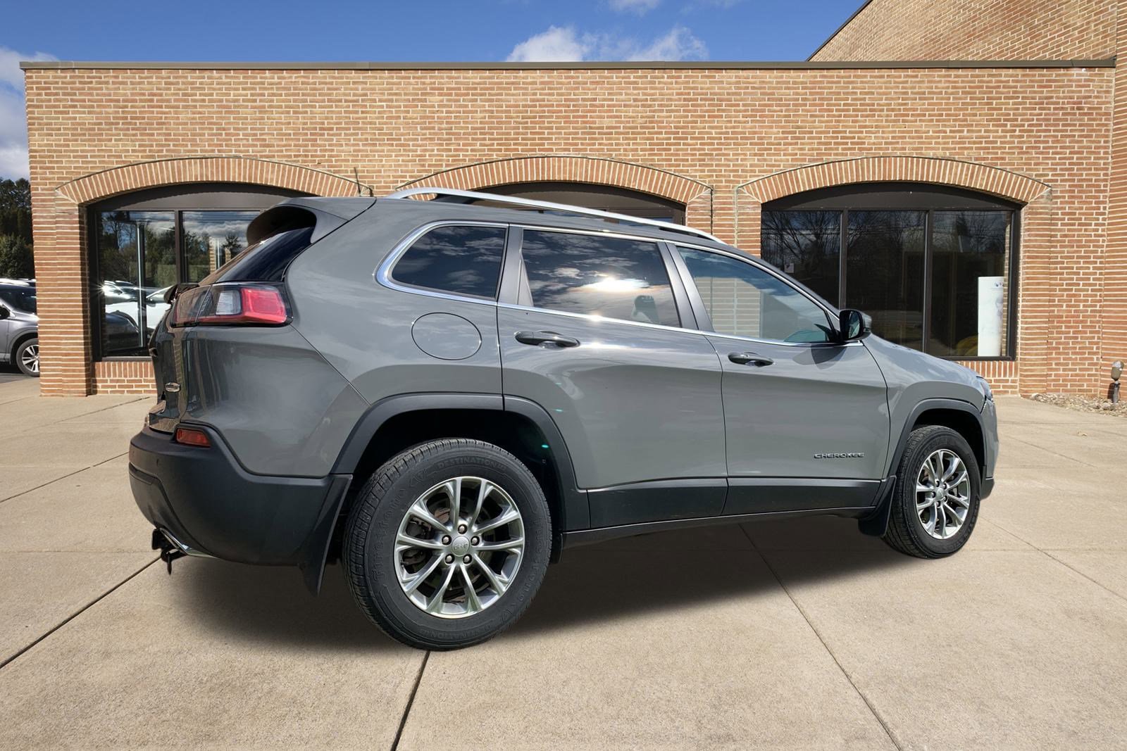 2020 Jeep Cherokee Latitude photo 2