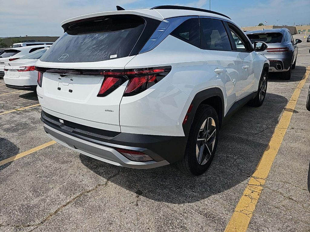 2025 Hyundai Tucson SEL photo 3