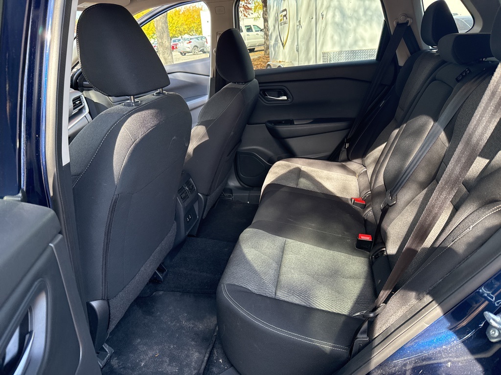 2025 Nissan Rogue SV photo 4