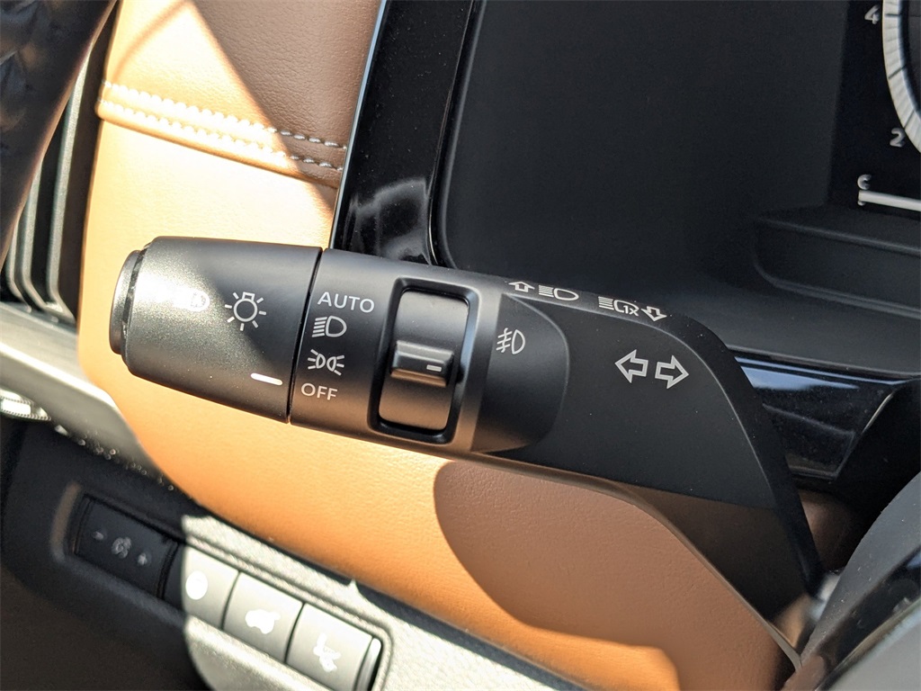 2025 Nissan Pathfinder Platinum photo 24