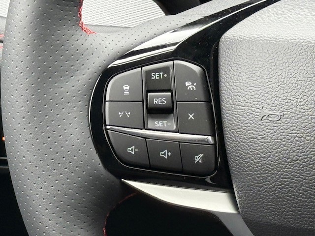 2025 Ford Explorer ST-Line photo 30