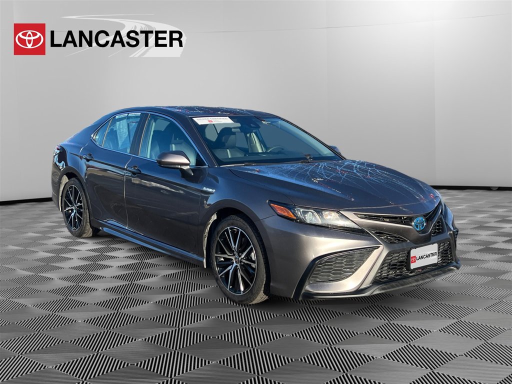 2021 Toyota Camry SE's photo