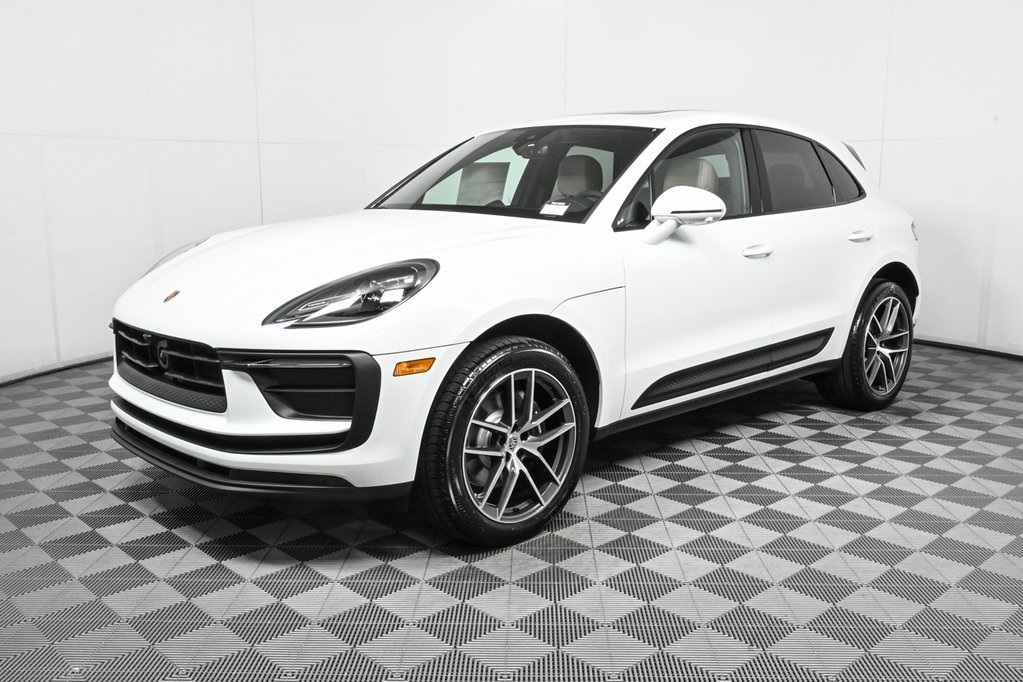 2025 Porsche Macan Base