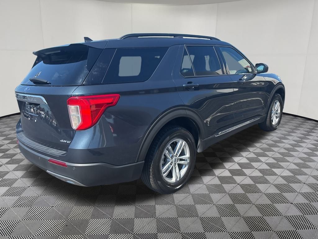 2023 Ford Explorer XLT photo 3