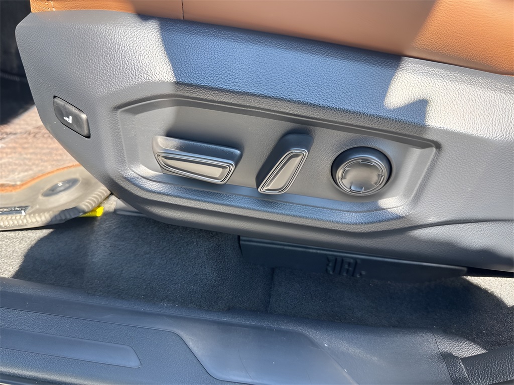 2025 Toyota Tundra 1794 Edition photo 10