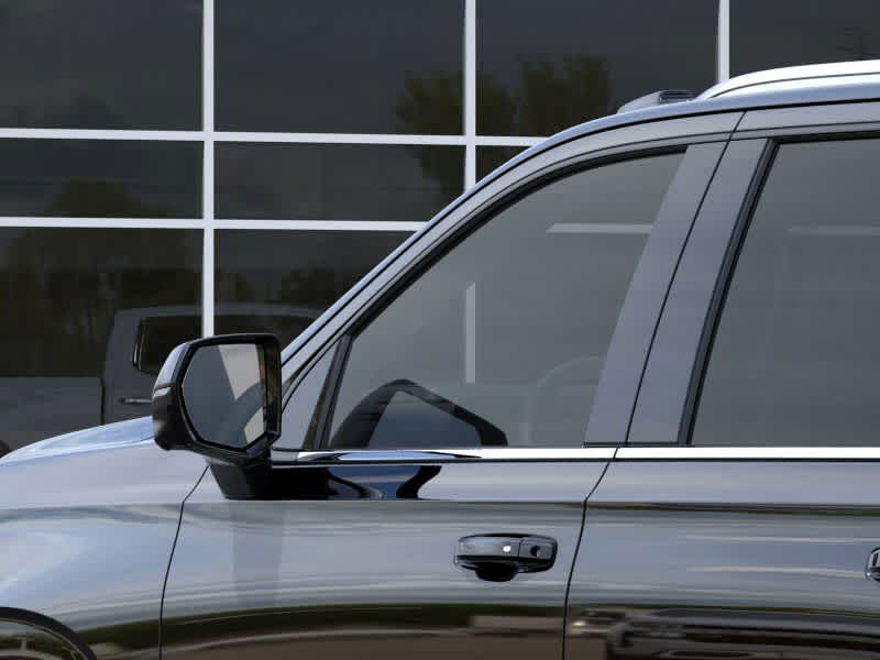 2025 Chevrolet Suburban LT photo 12