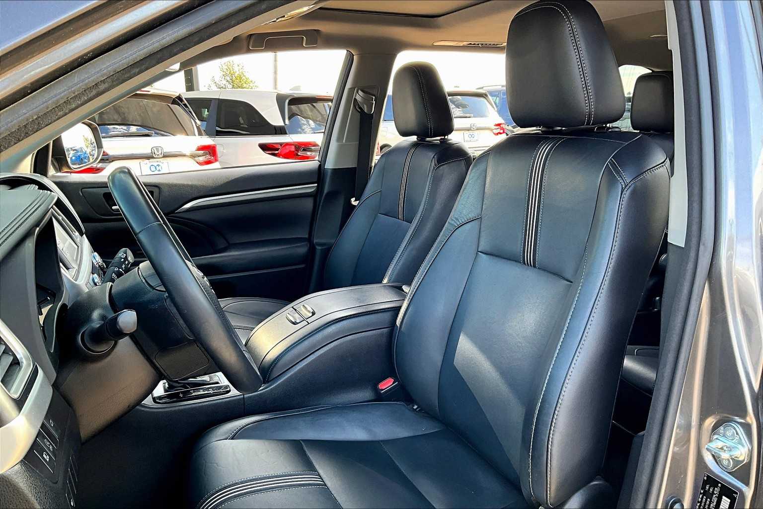 2017 Toyota Highlander SE photo 7