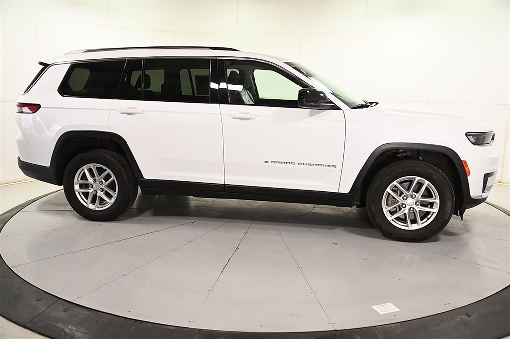 2023 Jeep Grand Cherokee Laredo photo 2
