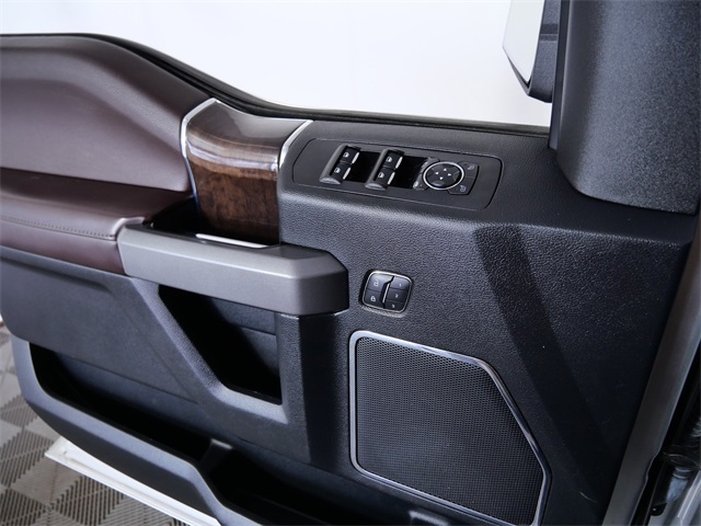 2016 Ford F-150 Platinum photo 26