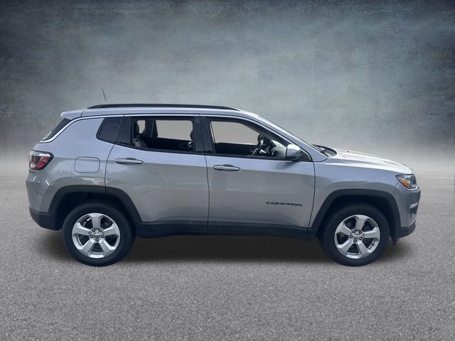 2018 Jeep Compass Latitude photo 3