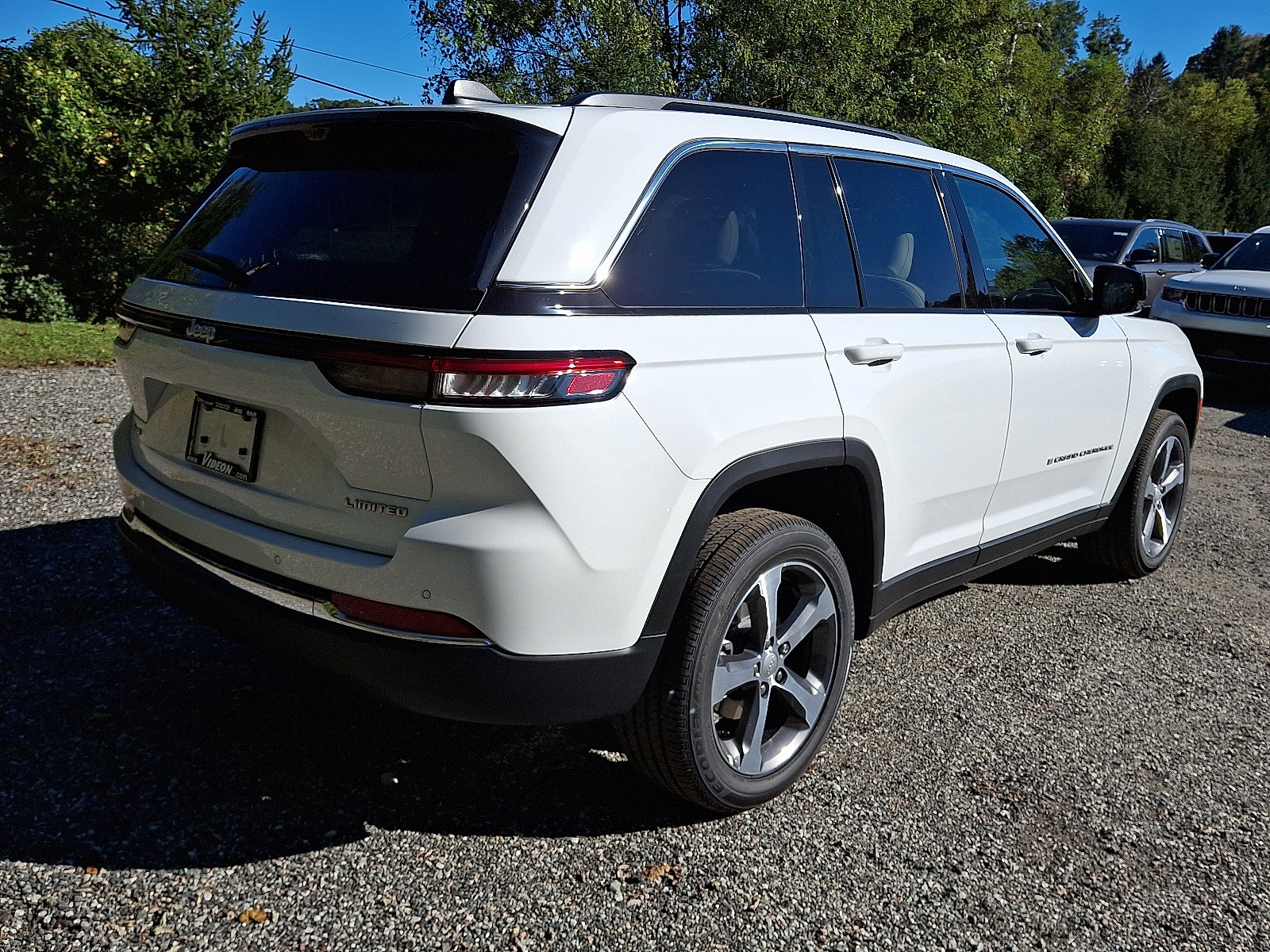 2025 Jeep Grand Cherokee Limited photo 3