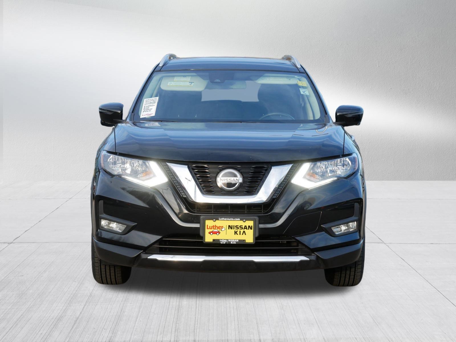 2019 Nissan Rogue SV photo 2