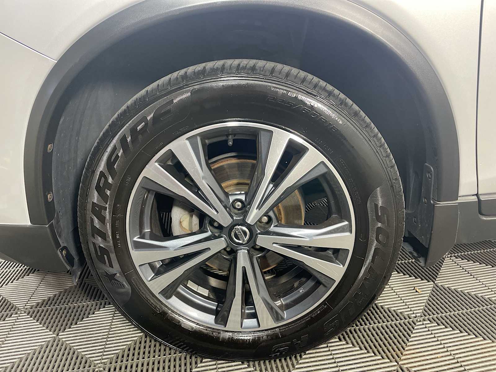 2020 Nissan Rogue SV photo 27