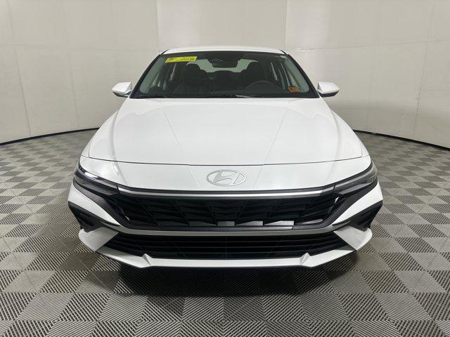 2025 Hyundai Elantra SE photo 2