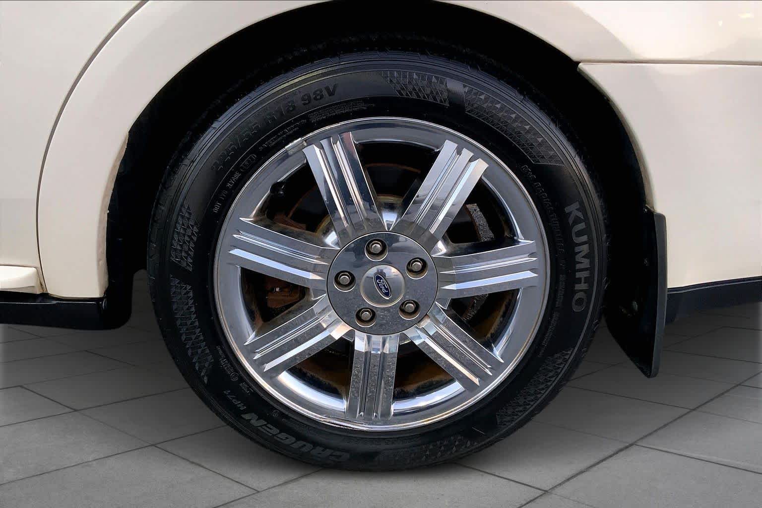 Image of Pre-Owned 2009 Ford Taurus Limited