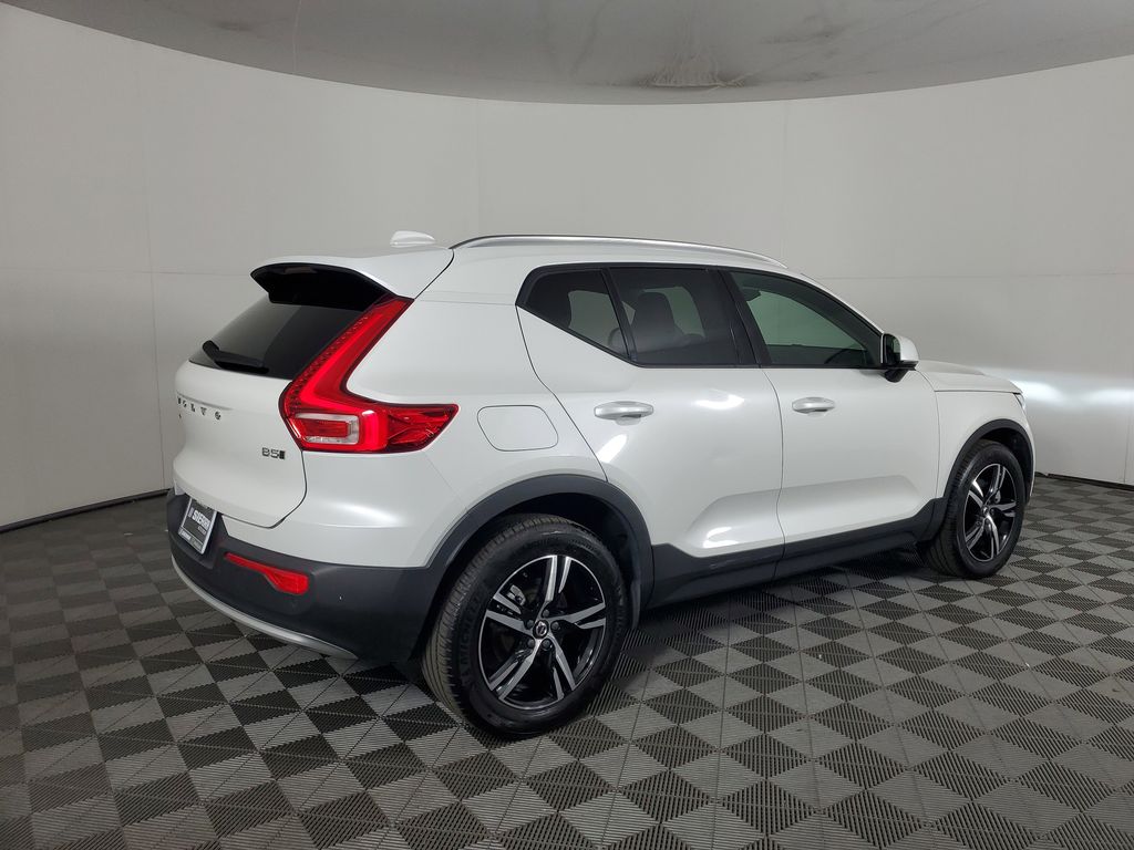 2023 Volvo XC40 Core photo 4