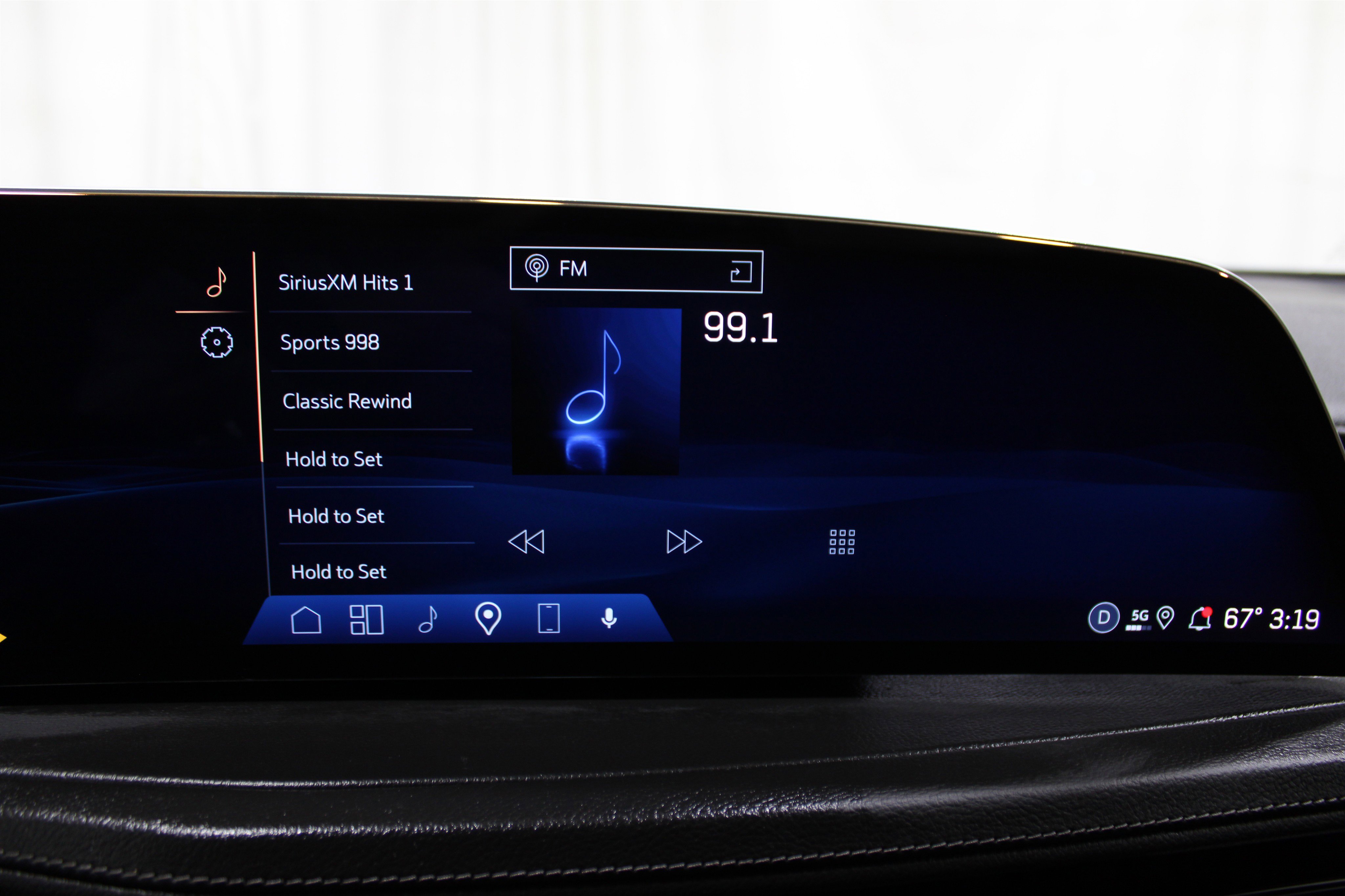 2025 Cadillac XT4 Premium Luxury photo 3