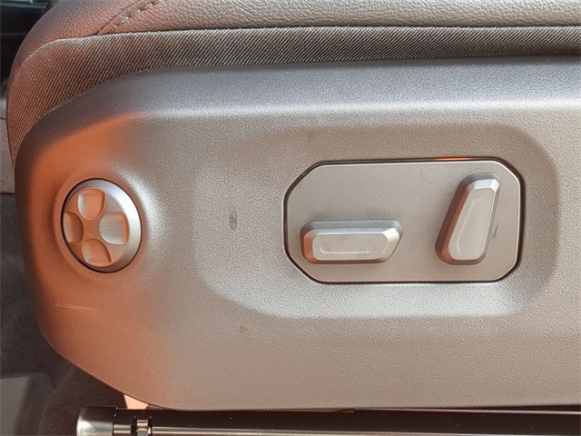 2025 Jeep Wrangler Sahara photo 18
