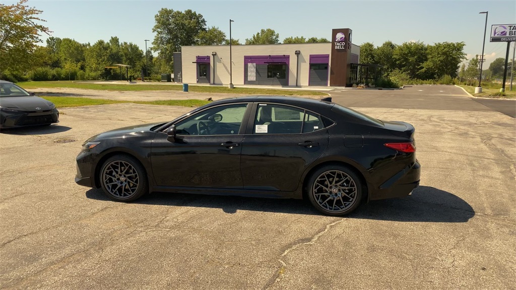 2025 Toyota Camry SE photo 5