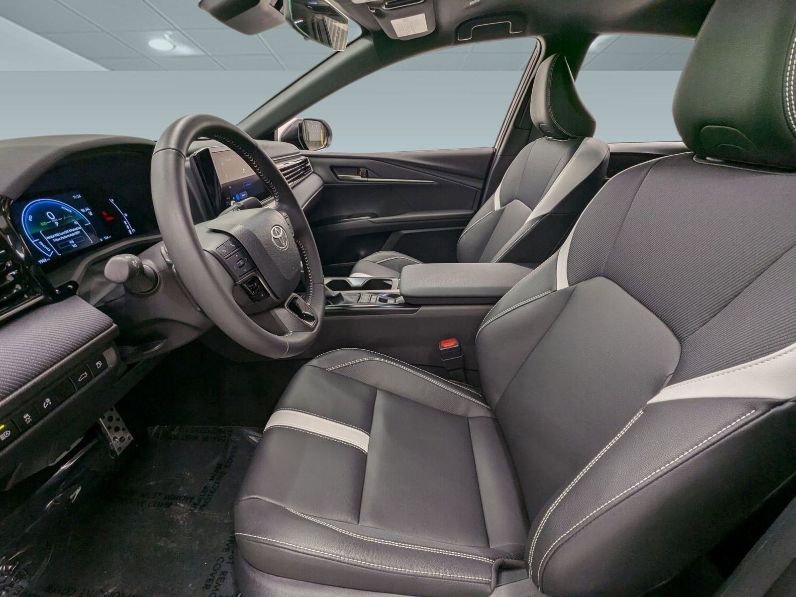 2025 Toyota Camry SE photo 4