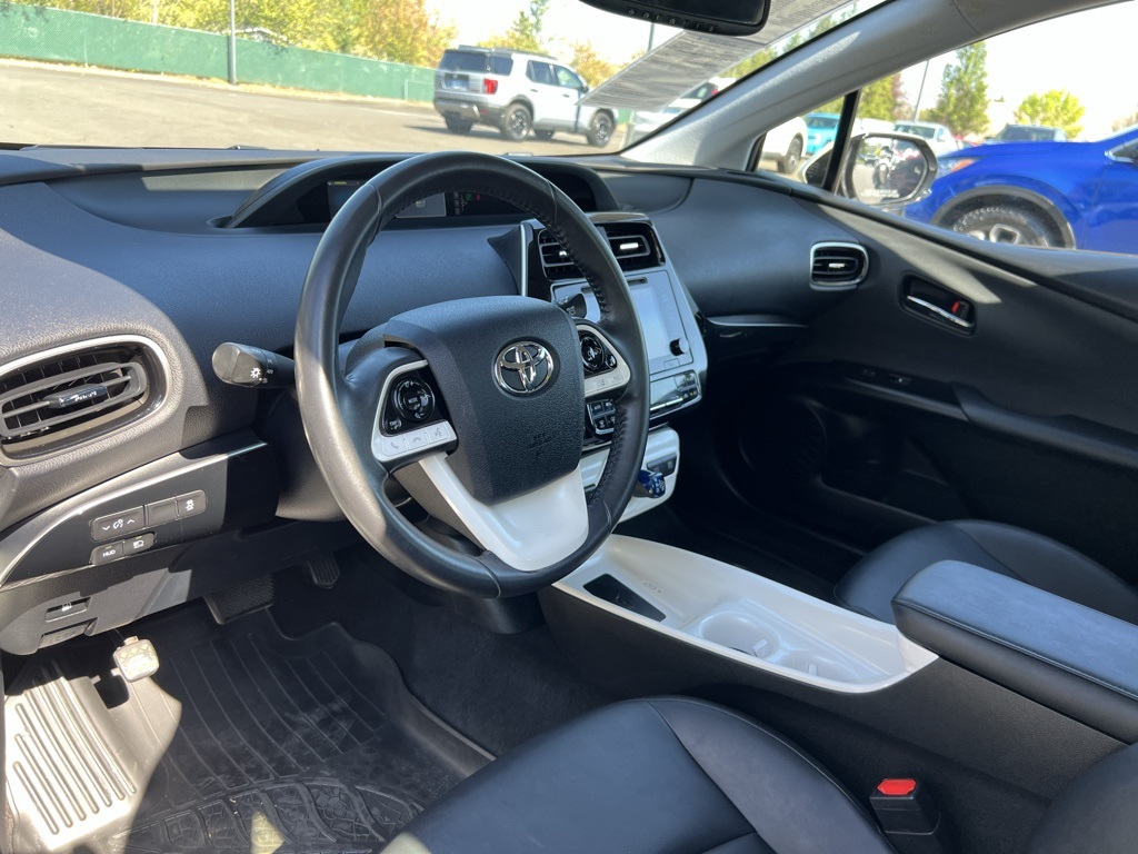 2016 Toyota Prius Four photo 12