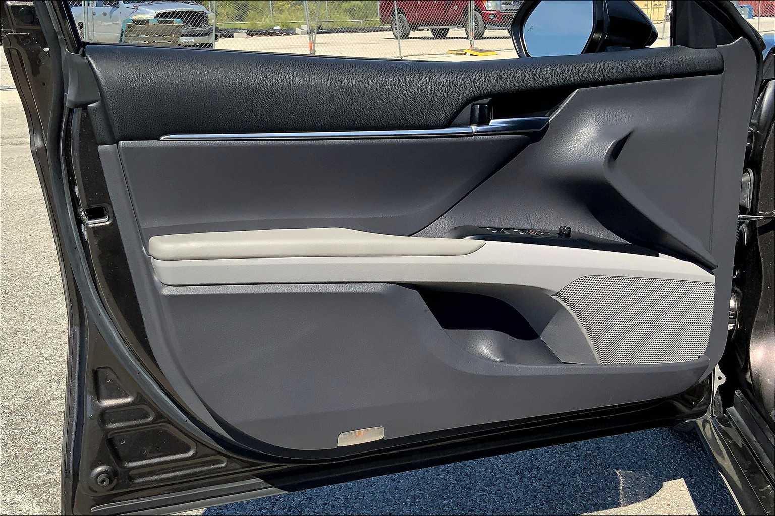 2019 Toyota Camry LE photo 19