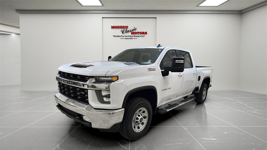 2023 Chevrolet Silverado LT photo 3