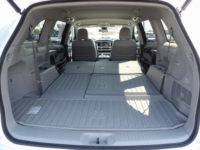 2019 Toyota Highlander LE photo 15