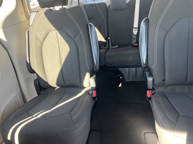 2022 Chrysler Voyager LX photo 16