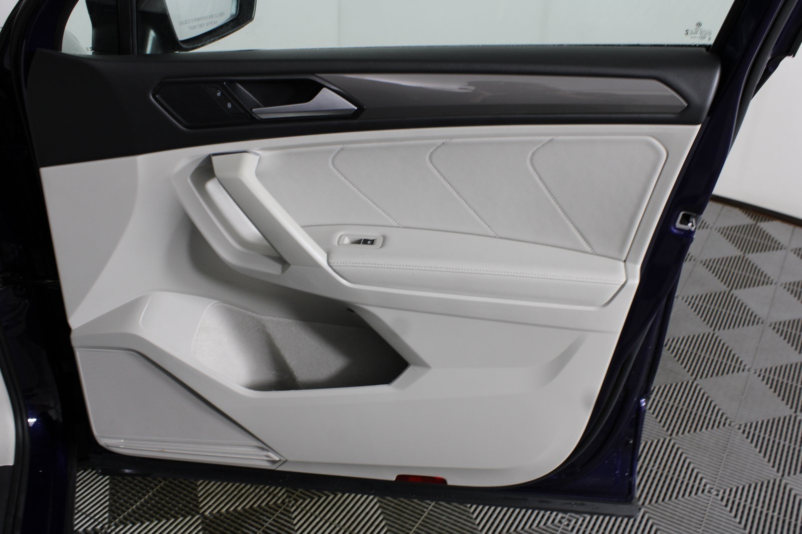2023 Volkswagen Tiguan SE photo 23