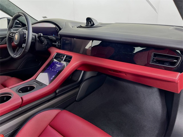 2026 Porsche Taycan GTS photo 27