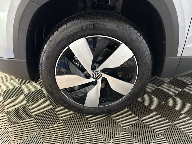 2025 Volkswagen Taos S photo 8