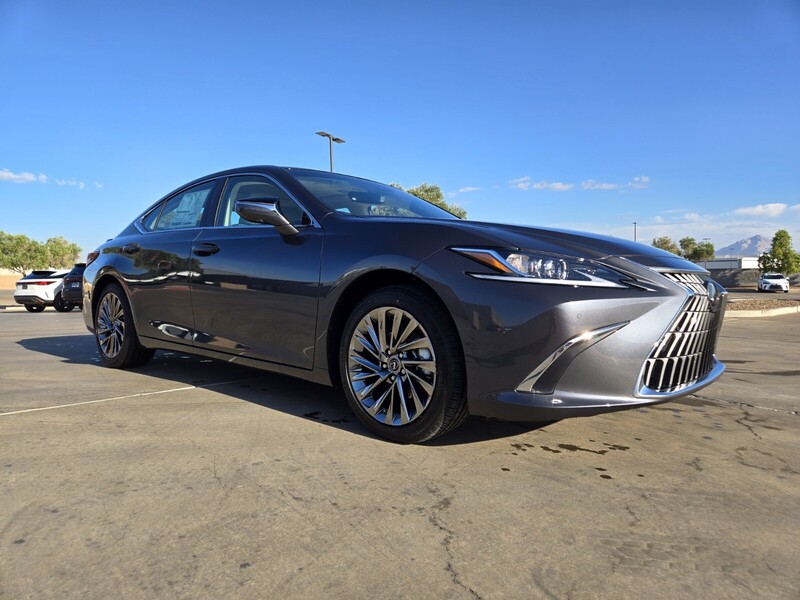 2025 Lexus ES 350 Luxury photo 2