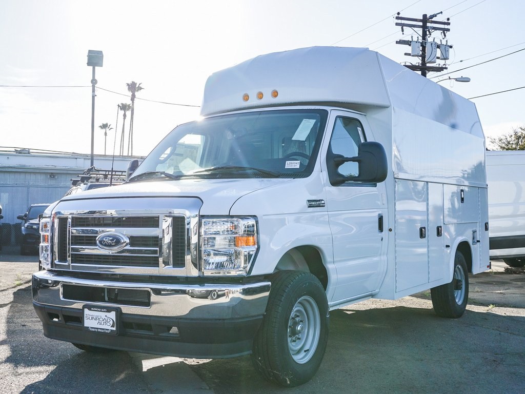 2025 Ford E-350 Base photo 3