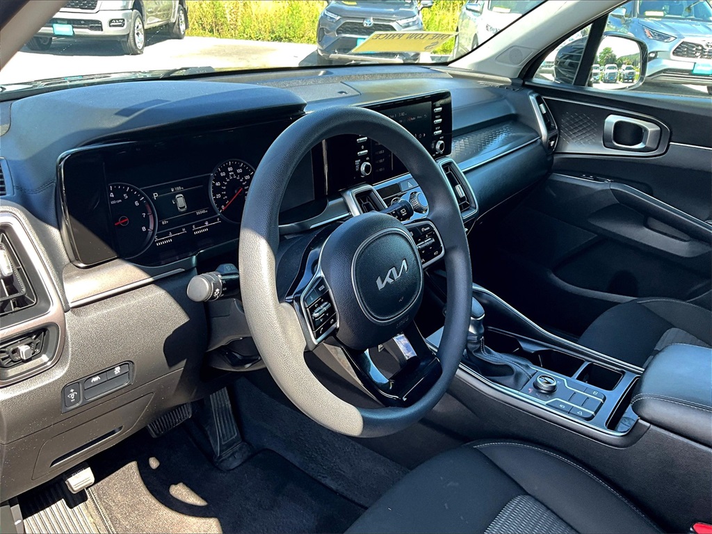 2022 Kia Sorento LX photo 8