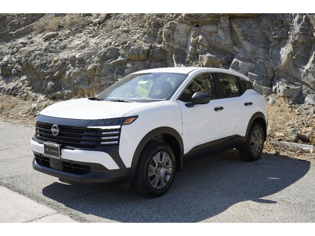 2025 Nissan Kicks S photo 2