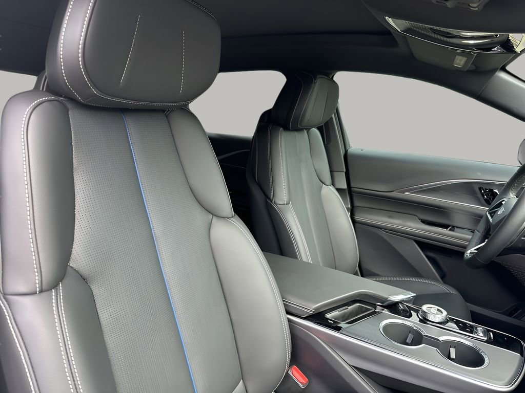 2025 Cadillac Lyriq Luxury photo 12