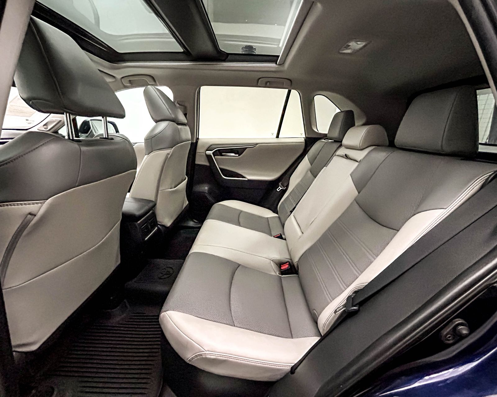 2021 Toyota RAV4 Hybrid Limited photo 18