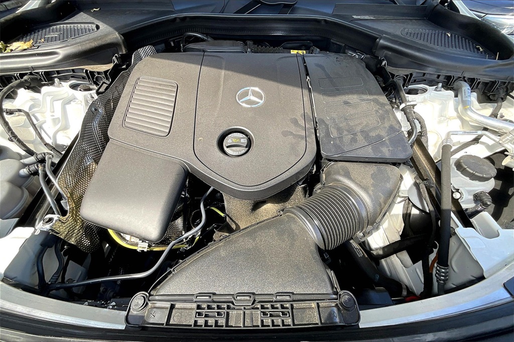2025 Mercedes Benz GLC 300 4MATIC photo 3