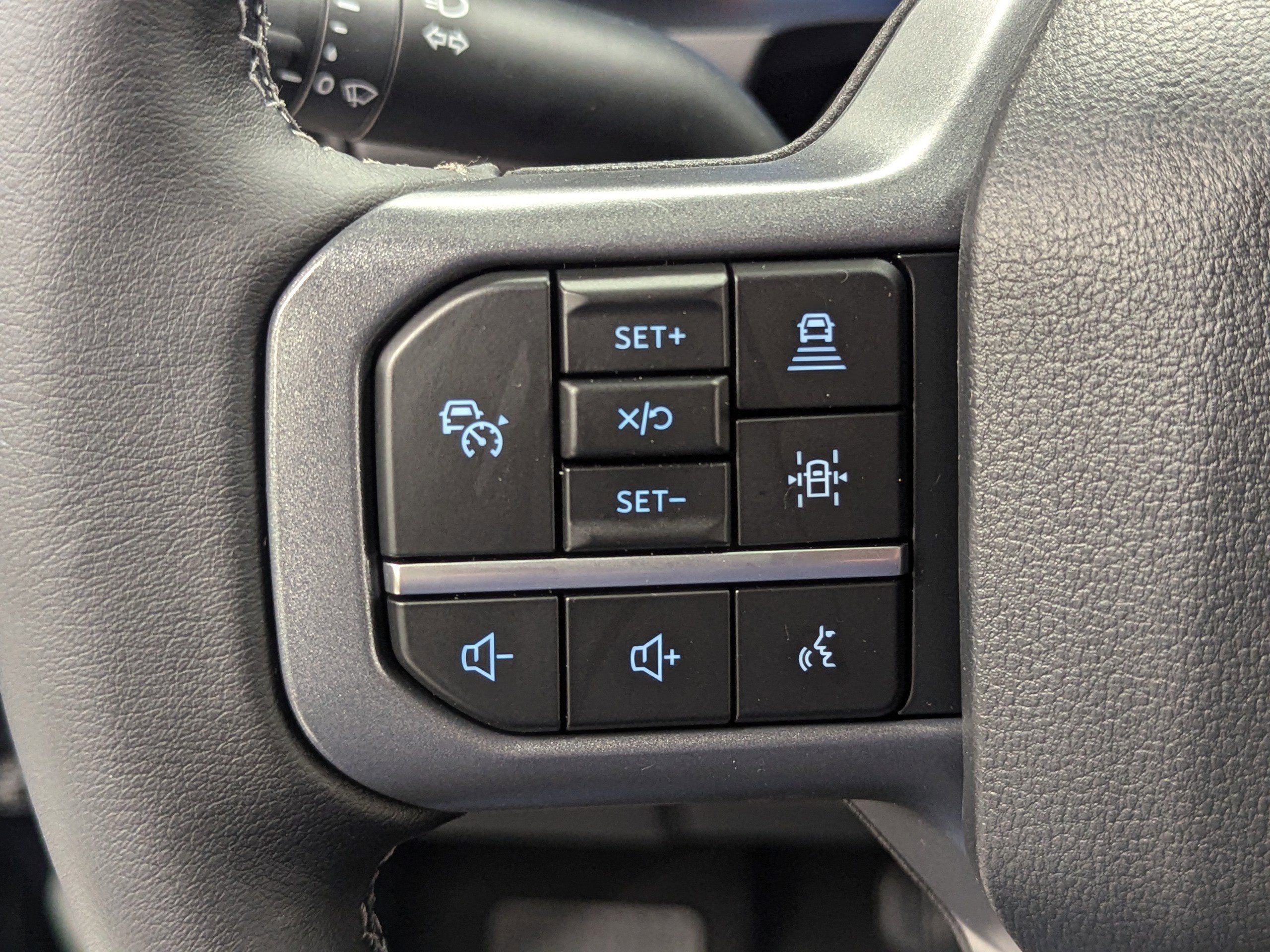 2025 Ford F-150 XLT photo 13