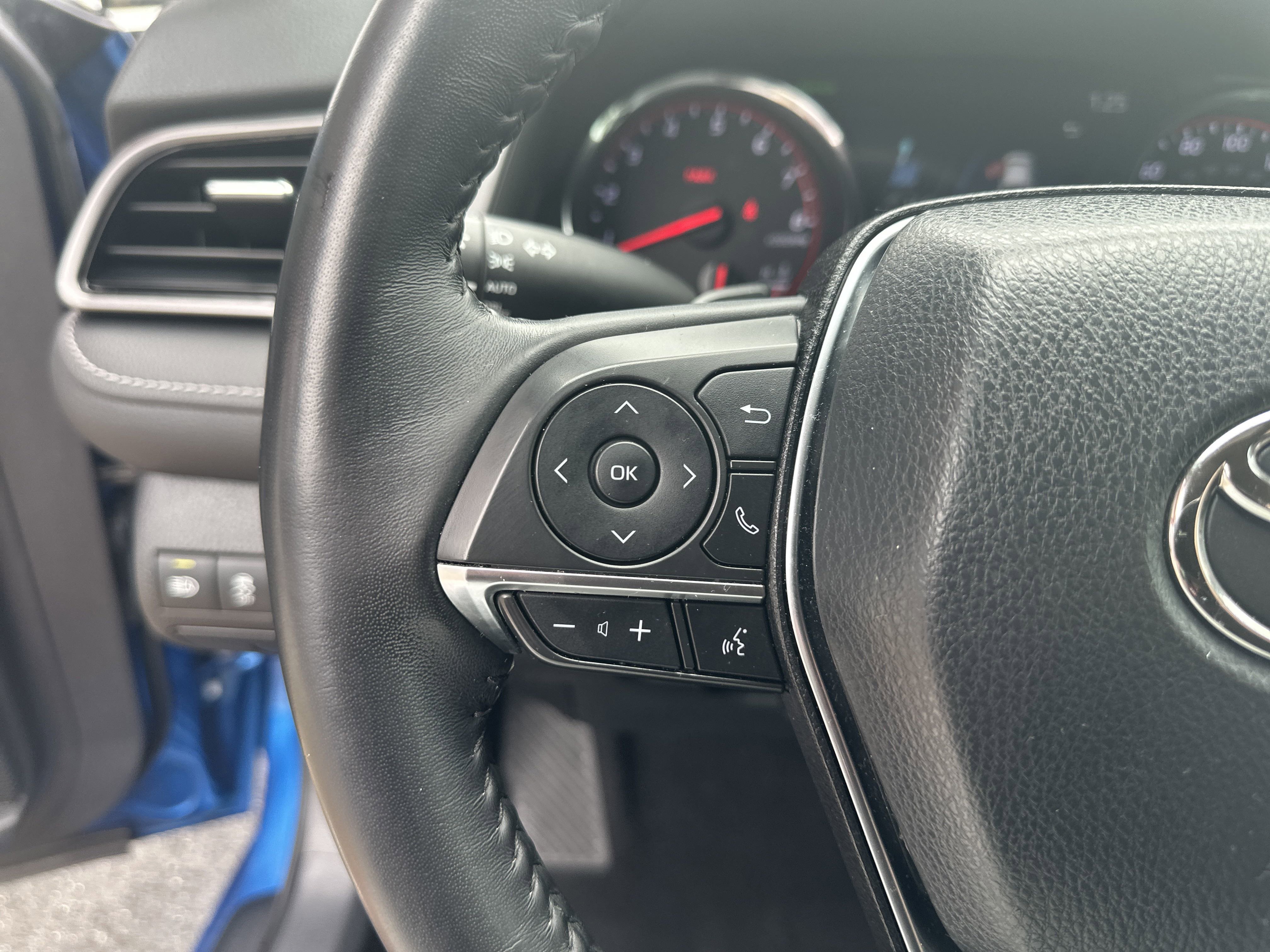 2020 Toyota Camry XSE photo 6