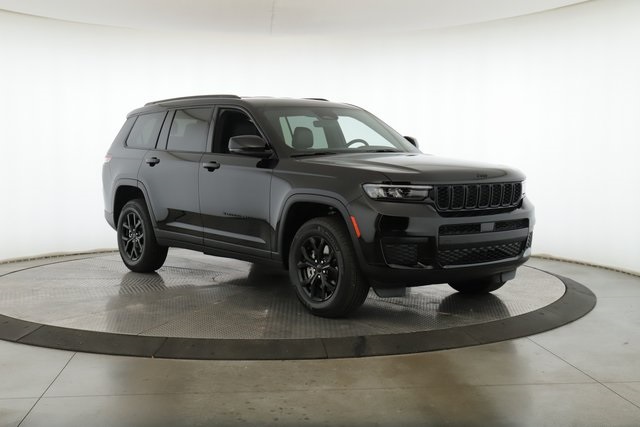 2025 Jeep Grand Cherokee Altitude photo 2