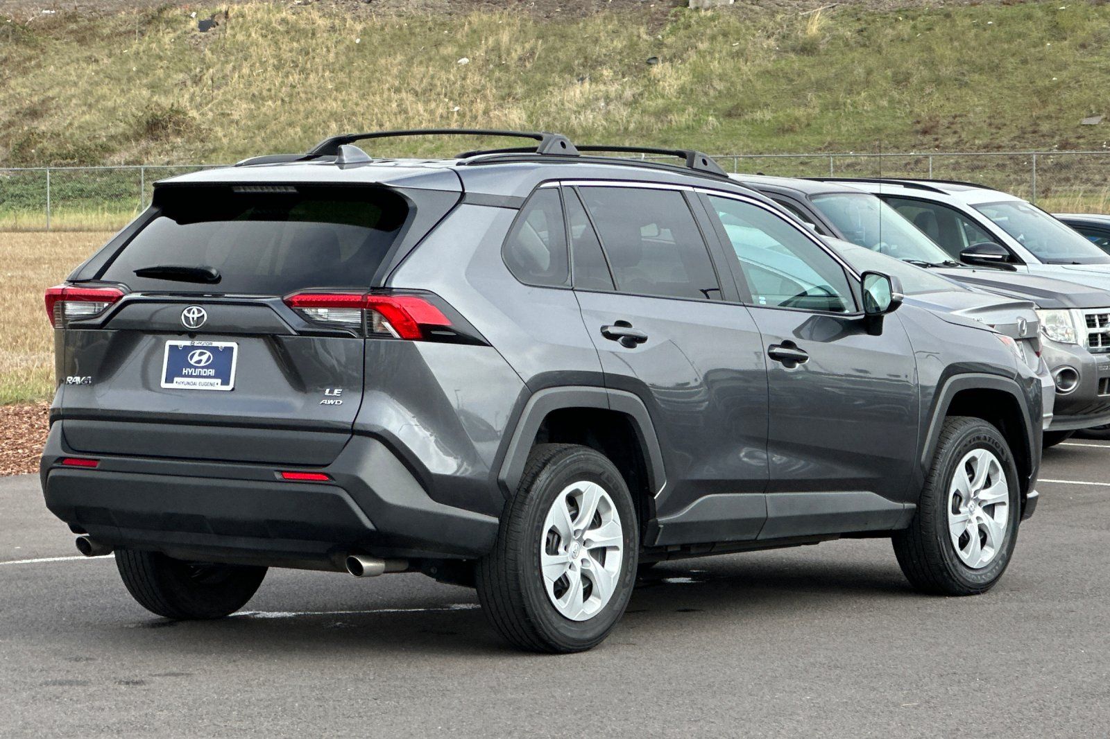 2021 Toyota RAV4 LE photo 2