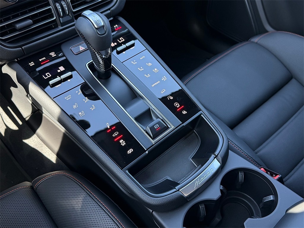 2025 Porsche Macan GTS photo 20
