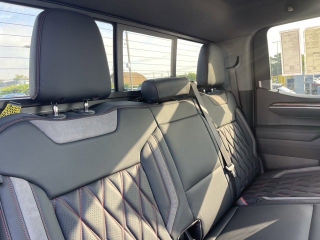 2025 Chevrolet Silverado 1500 RST photo 8