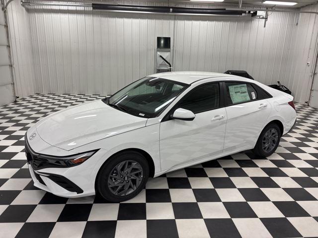 2026 Hyundai Elantra Blue's photo