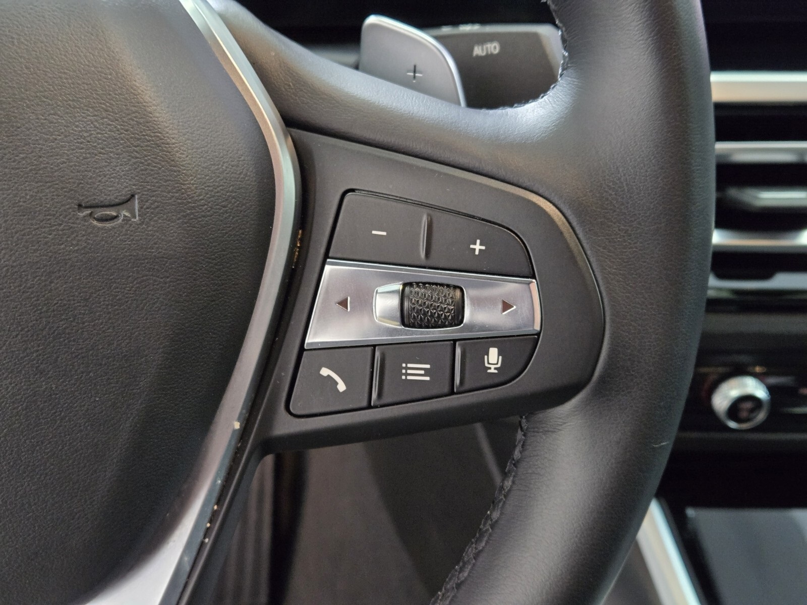 2023 Bmw 330e photo 25
